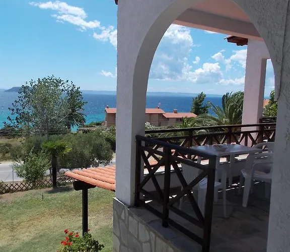 Helios Land Apartment Néos Marmarás